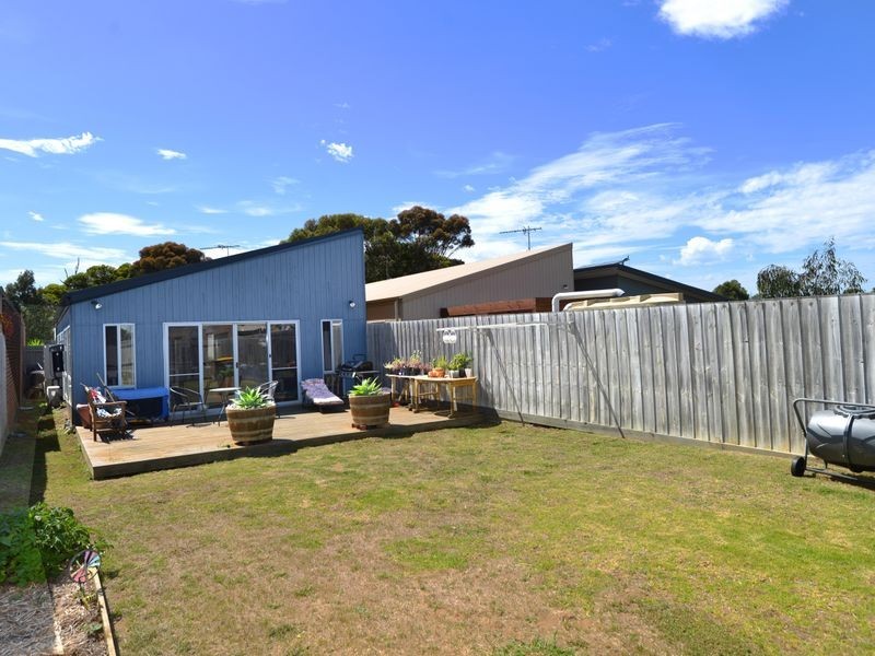 9 Halyard Terrace, St Leonards VIC 3223