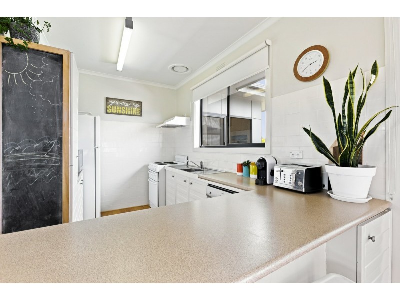 10 Clyde Avenue, St Leonards VIC 3223