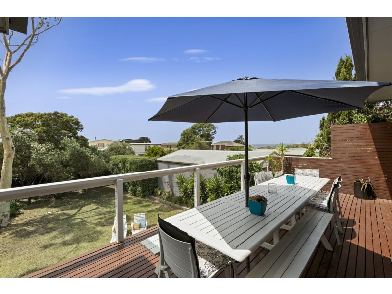 10 Clyde Avenue, St Leonards VIC 3223