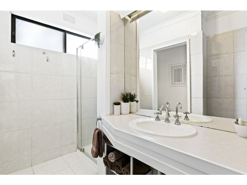 10 Clyde Avenue, St Leonards VIC 3223