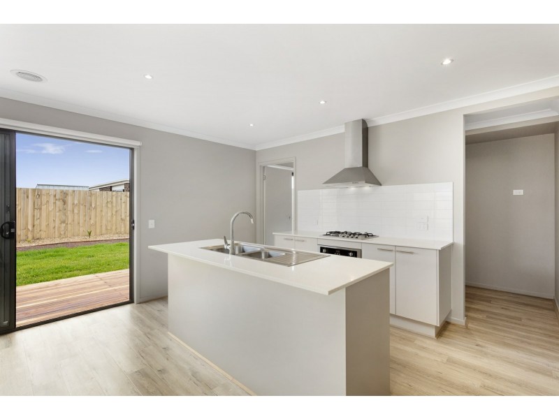 6 Palace Road, St Leonards VIC 3223