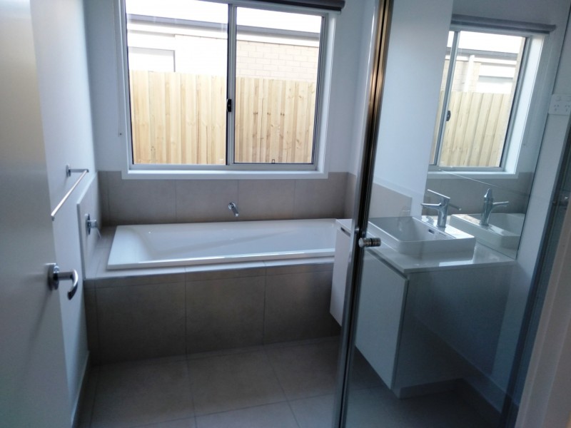 17 Duchess Drive, St Leonards VIC 3223