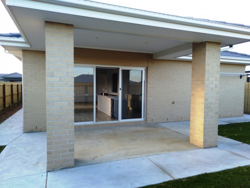 17 Duchess Drive, St Leonards VIC 3223