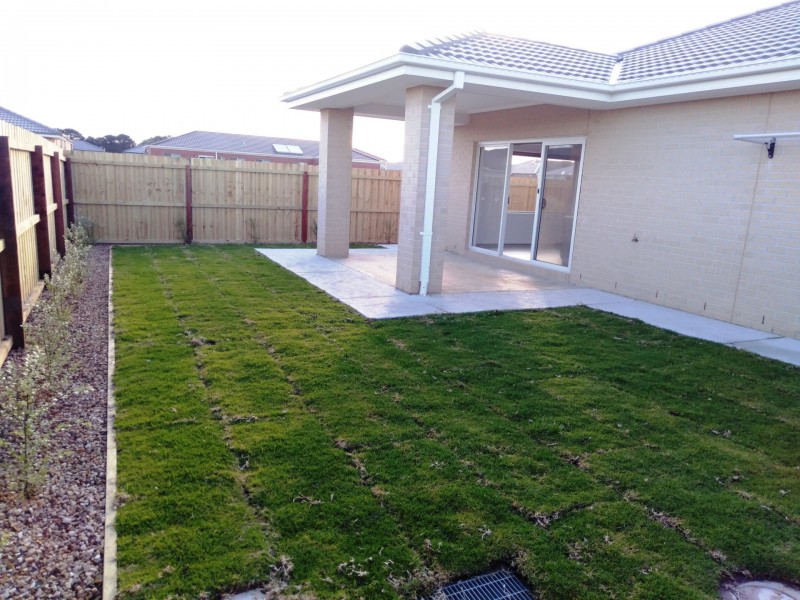 17 Duchess Drive, St Leonards VIC 3223