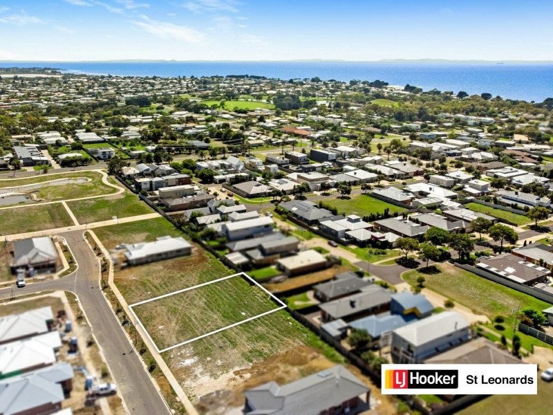 11 Miranda Crescent, St Leonards VIC 3223