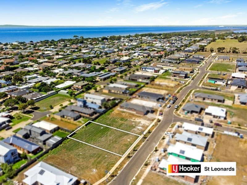 11 Miranda Crescent, St Leonards VIC 3223