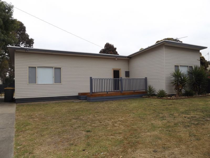 16 Coatsworth Avenue, St Leonards VIC 3223