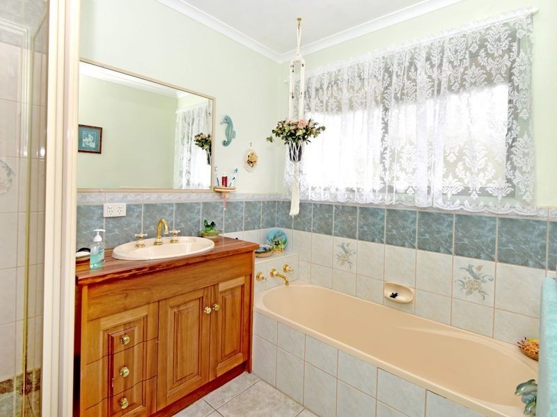 4 Charles Court, St Leonards VIC 3223