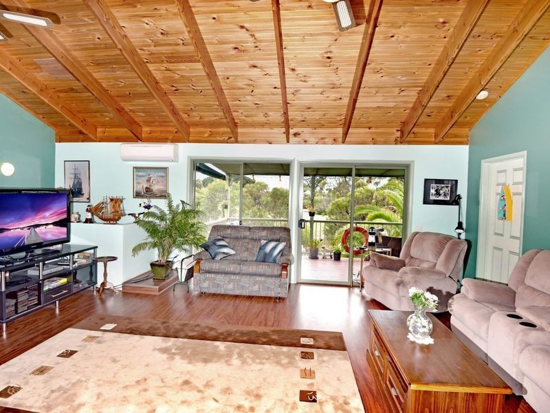 4 Charles Court, St Leonards VIC 3223