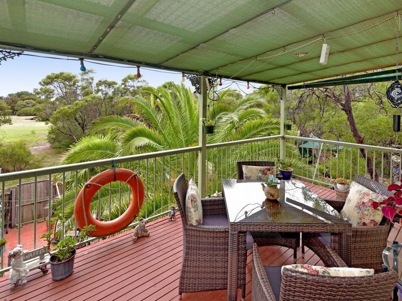 4 Charles Court, St Leonards VIC 3223