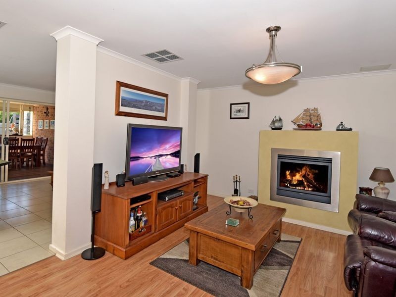 4 Tess Court, St Leonards VIC 3223