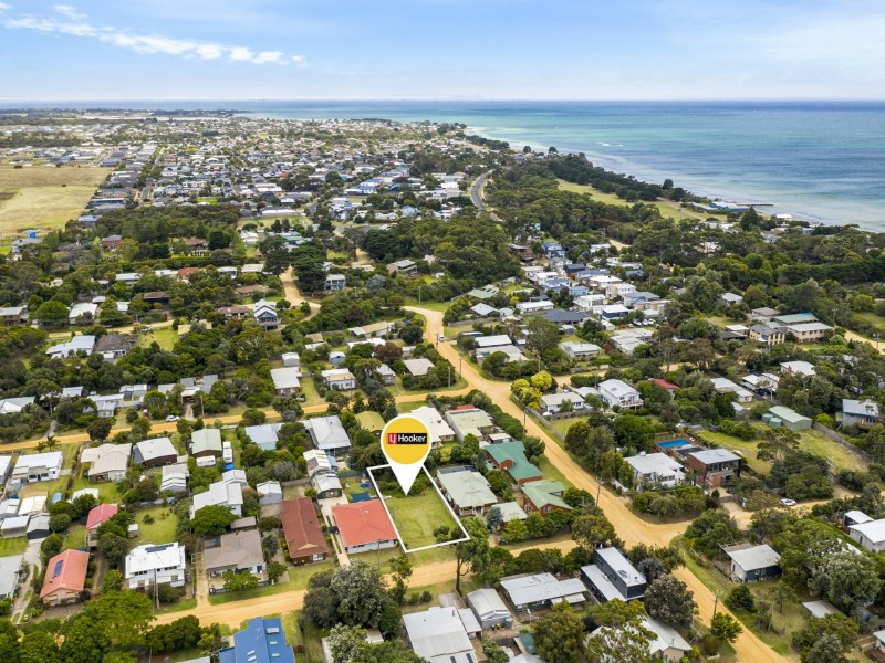 16 Swan Parade, St Leonards VIC 3223