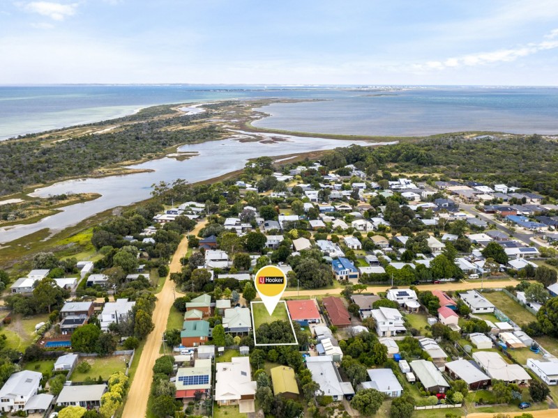 16 Swan Parade, St Leonards VIC 3223