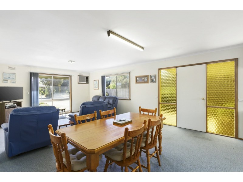 35 Lake View Crescent, St Leonards VIC 3223