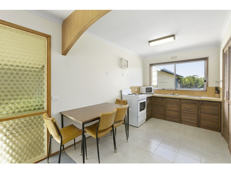 35 Lake View Crescent, St Leonards VIC 3223