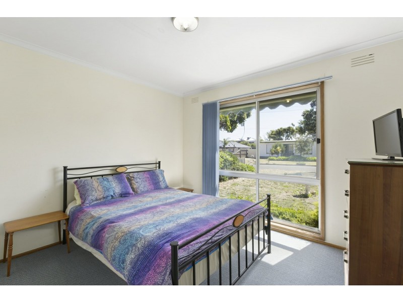 35 Lake View Crescent, St Leonards VIC 3223