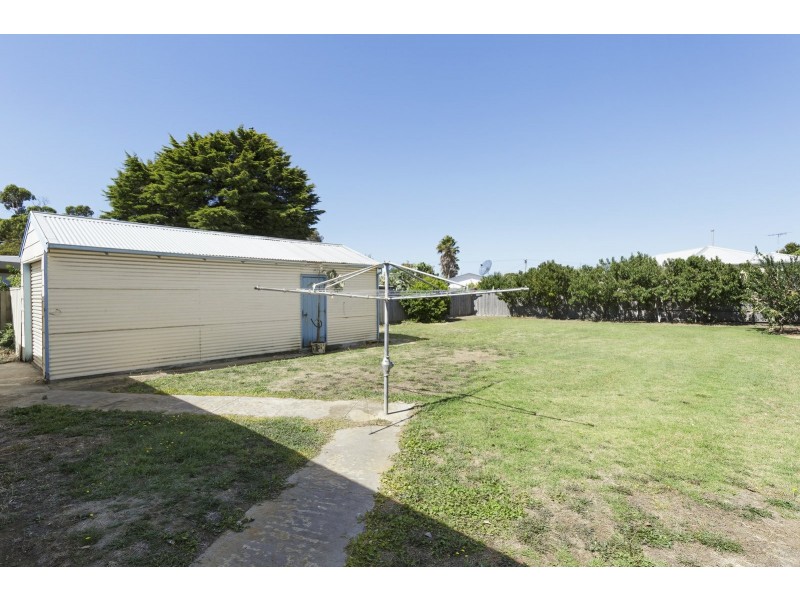 35 Lake View Crescent, St Leonards VIC 3223