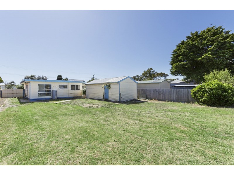 35 Lake View Crescent, St Leonards VIC 3223