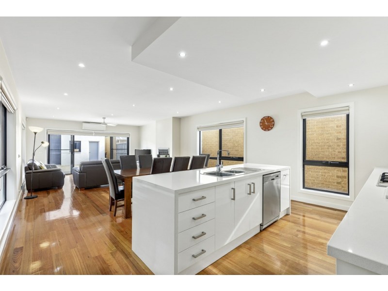 15 Seacrest Walk, St Leonards VIC 3223