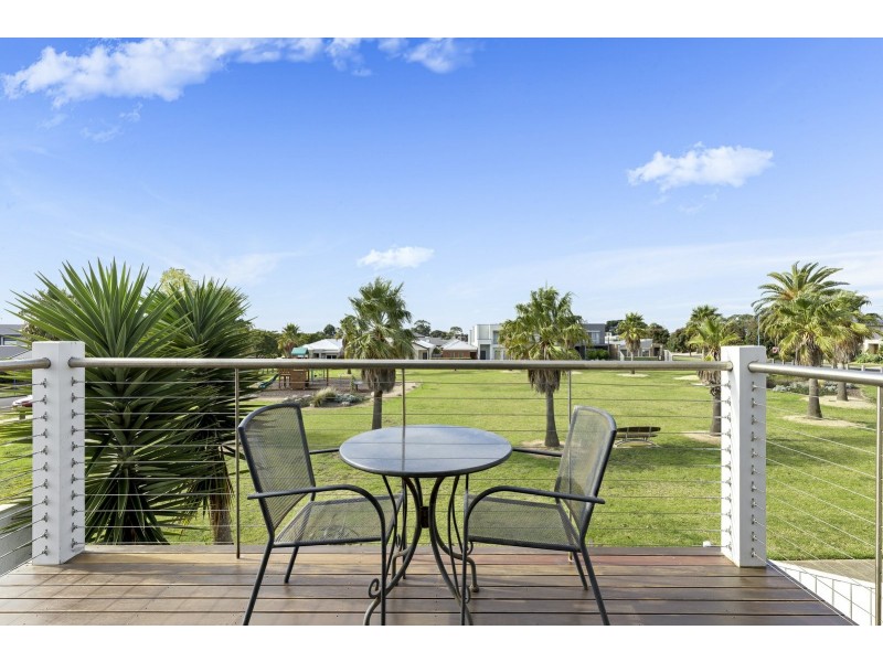 15 Seacrest Walk, St Leonards VIC 3223