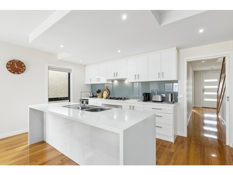 15 Seacrest Walk, St Leonards VIC 3223