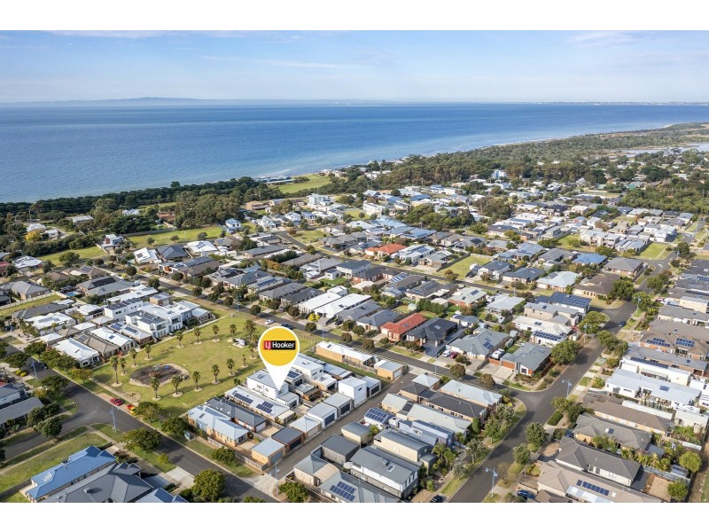 15 Seacrest Walk, St Leonards VIC 3223