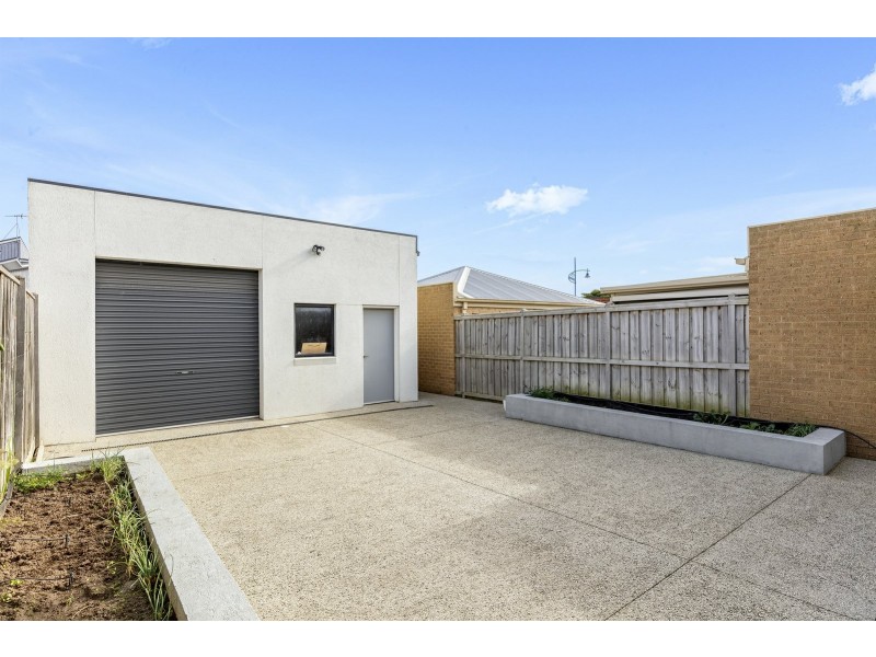 15 Seacrest Walk, St Leonards VIC 3223
