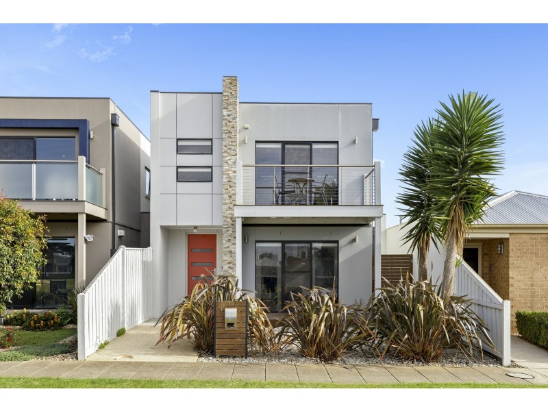 15 Seacrest Walk, St Leonards VIC 3223
