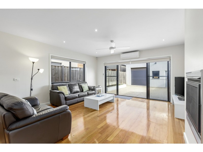 15 Seacrest Walk, St Leonards VIC 3223