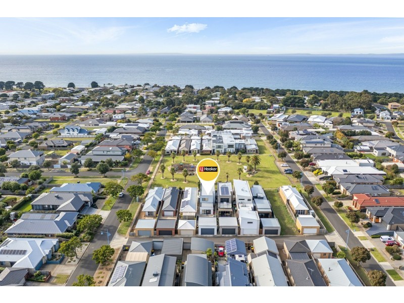 15 Seacrest Walk, St Leonards VIC 3223