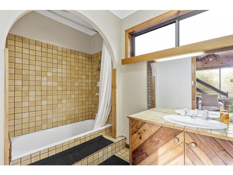 14 Sylvester Avenue, St Leonards VIC 3223