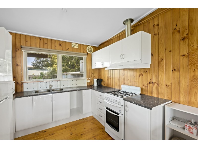 10 Sylvester Avenue, St Leonards VIC 3223