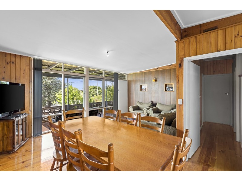 10 Sylvester Avenue, St Leonards VIC 3223