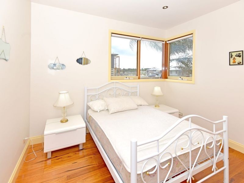 3 Calk Terrace, St Leonards VIC 3223