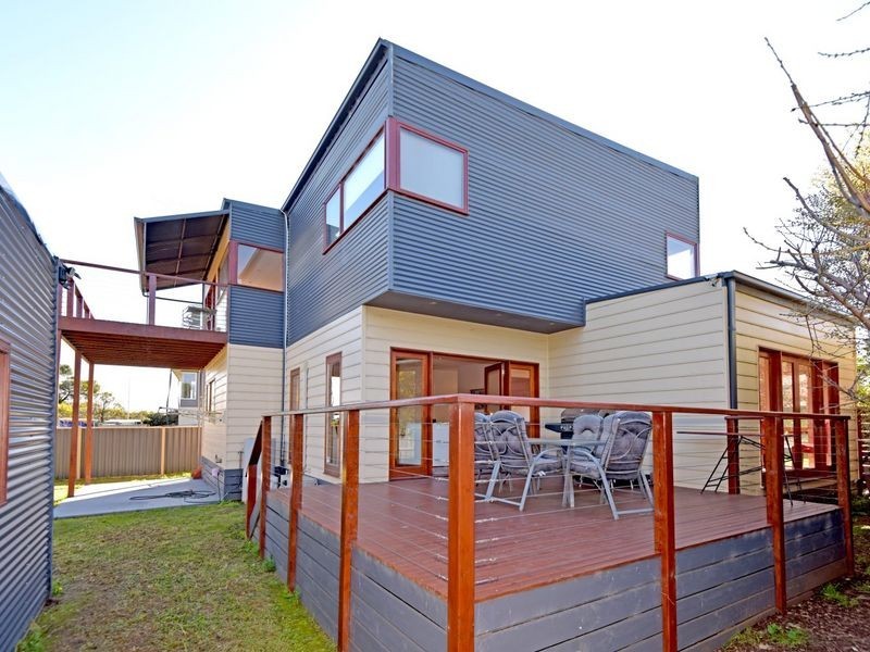 3 Calk Terrace, St Leonards VIC 3223