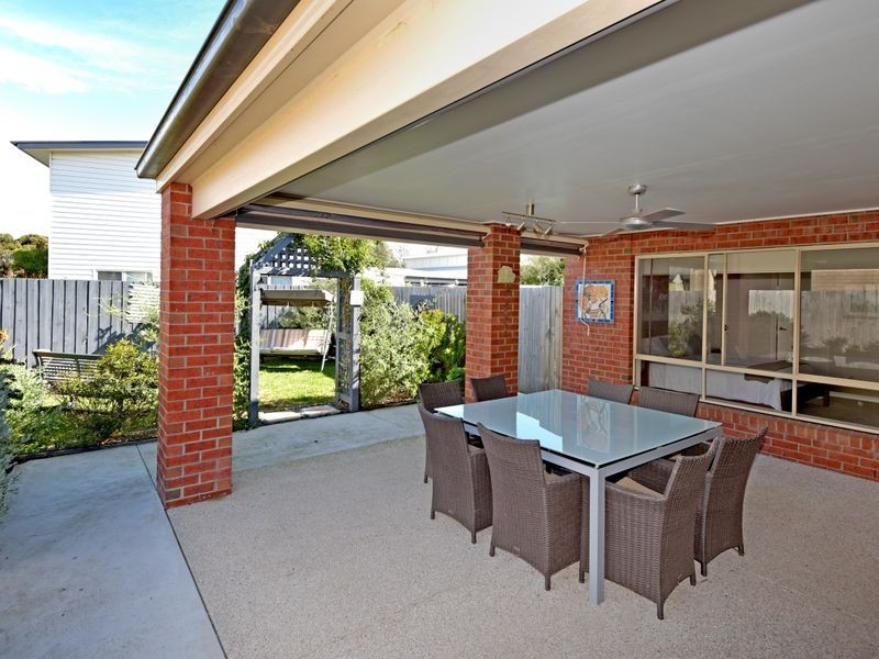 7 Wave Street, St Leonards VIC 3223