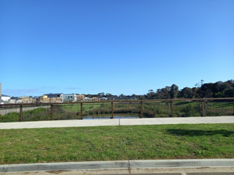 13 Swain Walk, St Leonards VIC 3223