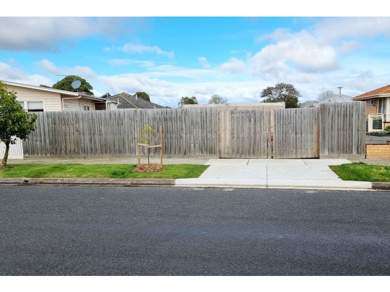 8 Carroll Street, Leopold VIC 3224