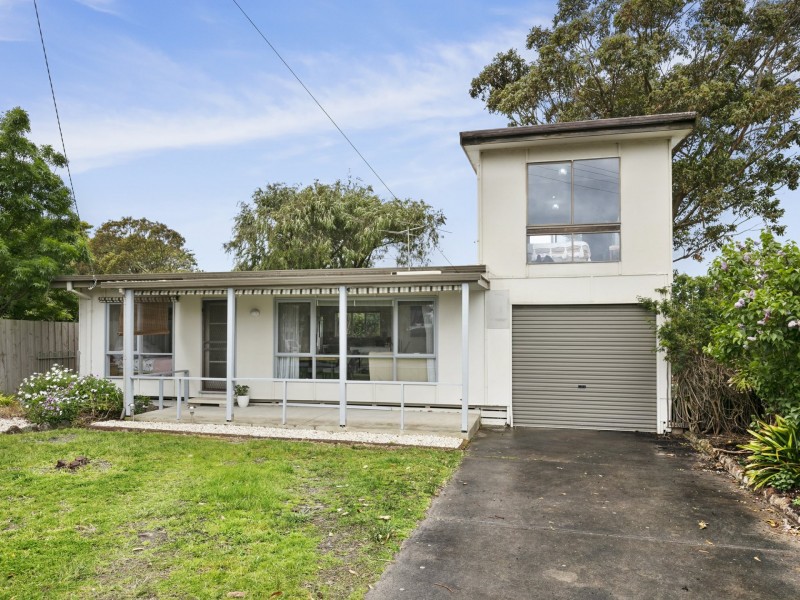 15 Sylvester Avenue, St Leonards VIC 3223
