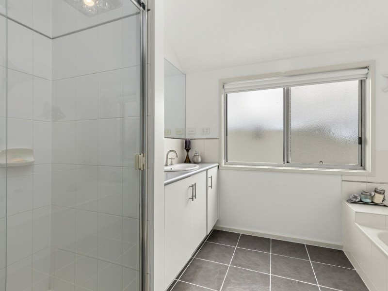 47 Pearl Bay Passage, St Leonards VIC 3223