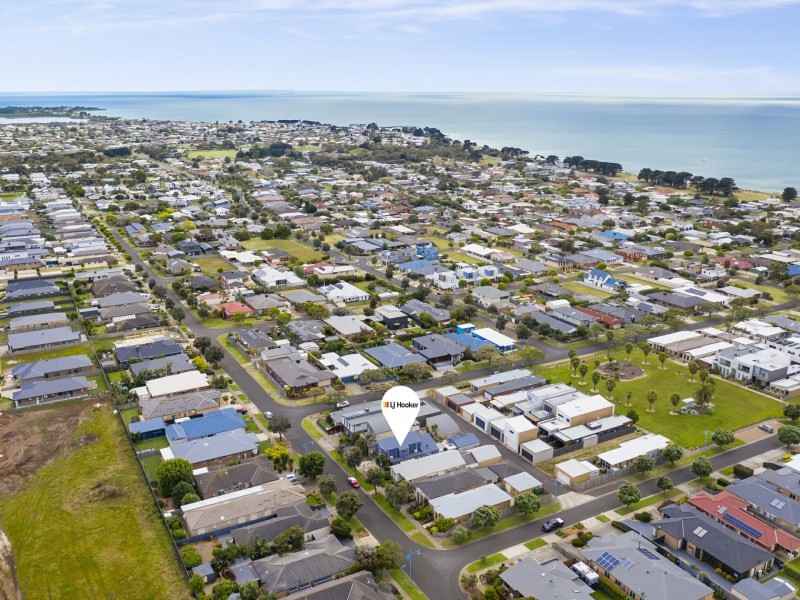 47 Pearl Bay Passage, St Leonards VIC 3223