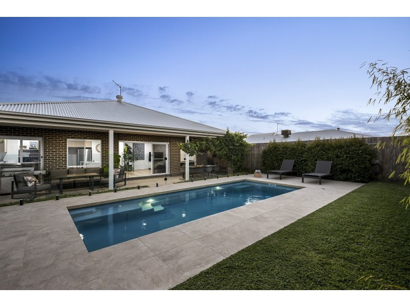 22 Regal Road, St Leonards VIC 3223