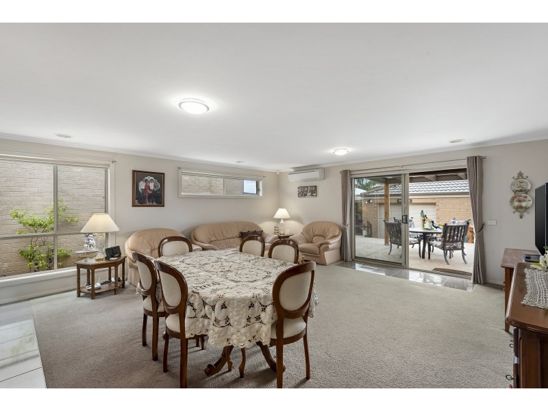 2 Seacrest Walk, St Leonards VIC 3223
