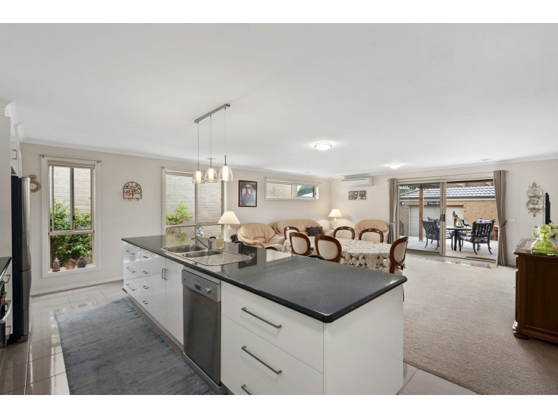 2 Seacrest Walk, St Leonards VIC 3223