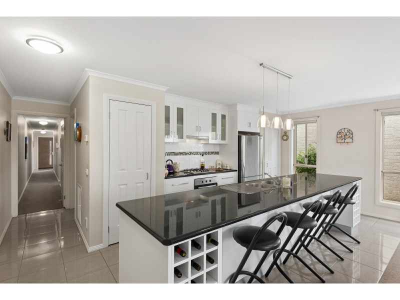 2 Seacrest Walk, St Leonards VIC 3223