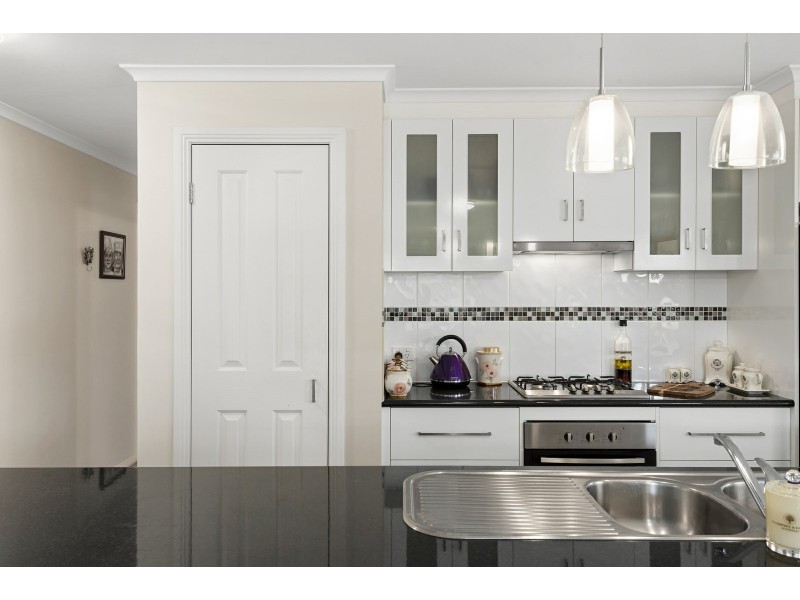 2 Seacrest Walk, St Leonards VIC 3223