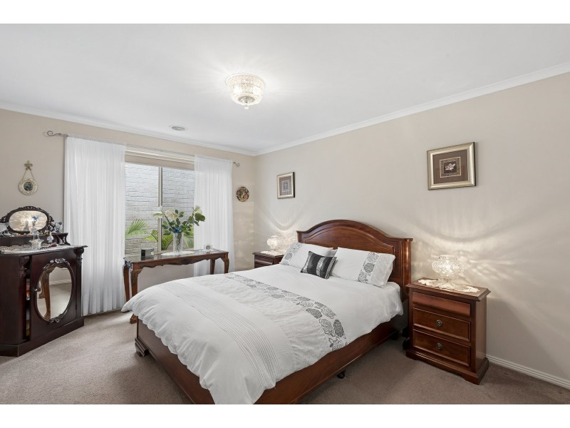 2 Seacrest Walk, St Leonards VIC 3223