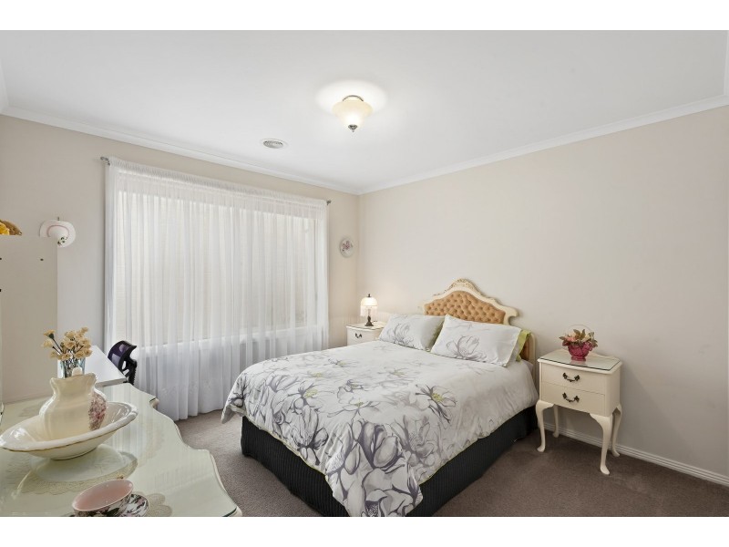 2 Seacrest Walk, St Leonards VIC 3223