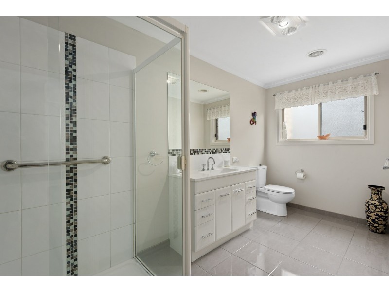 2 Seacrest Walk, St Leonards VIC 3223