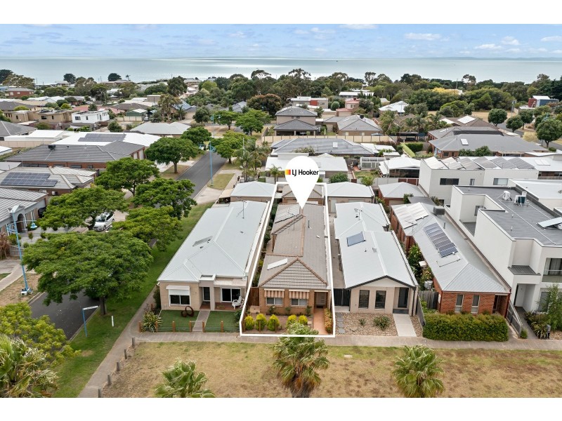 2 Seacrest Walk, St Leonards VIC 3223